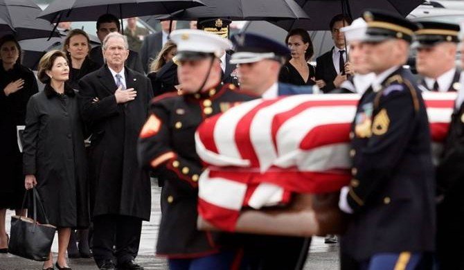 Джорджа Буша - старшего похоронили в Техасе