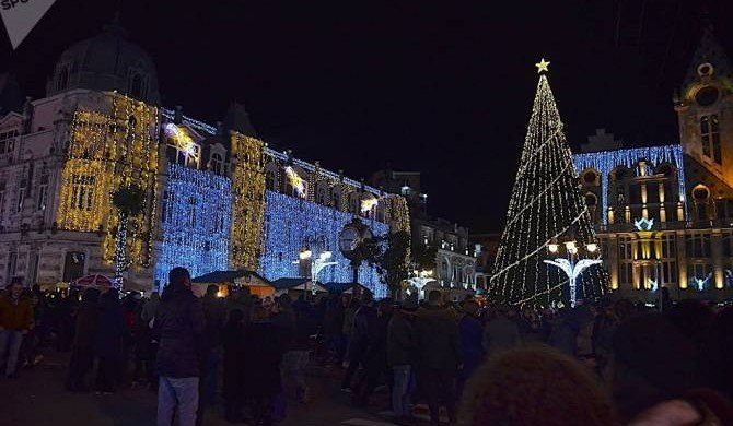 ГРУЗИЯ: В Батуми зажглись огни на главной новогодней елке города