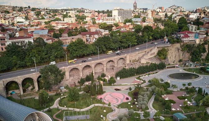 ГРУЗИЯ: В Тбилиси посадят тысячи новых деревьев