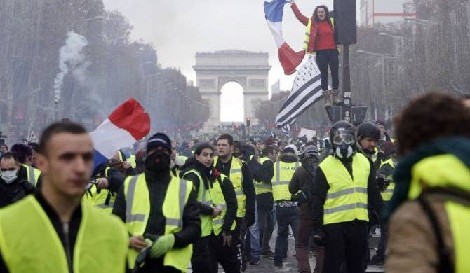 Из-за акций протеста в Париже закрыты центральные станции метро