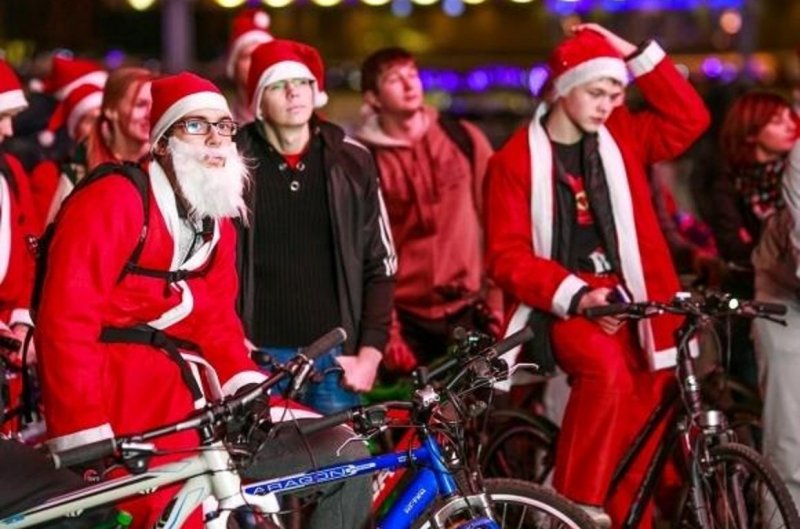 КРАСНОДАР. Деды Морозы на велосипедах выехали на улицы Геленджика