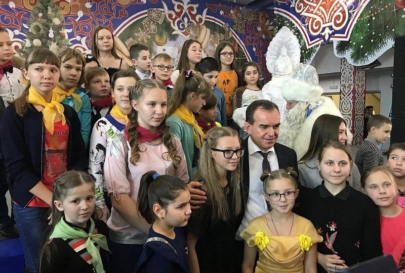 КРАСНОДАР. Около тысячи детей посетили губернаторскую елку в Краснодаре
