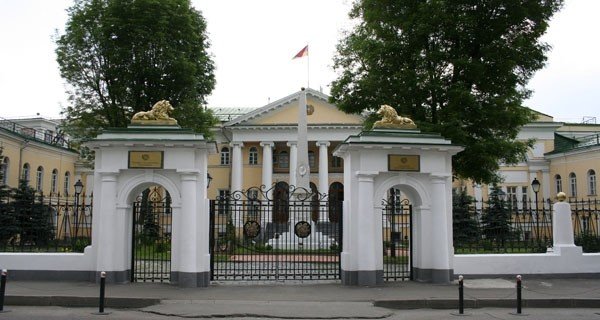 Посольство Армении в РФ призывает граждан РА не участвовать в несанкционированных митингах