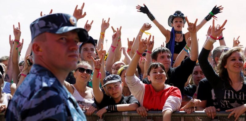 Российским полицейским запретили посещать концерты рэперов и рокеров-анархистов