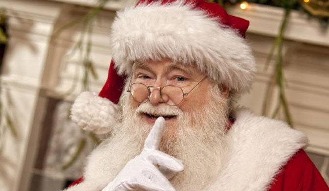 Санта-Клаус собирается подарить подарки Путину и Трампу