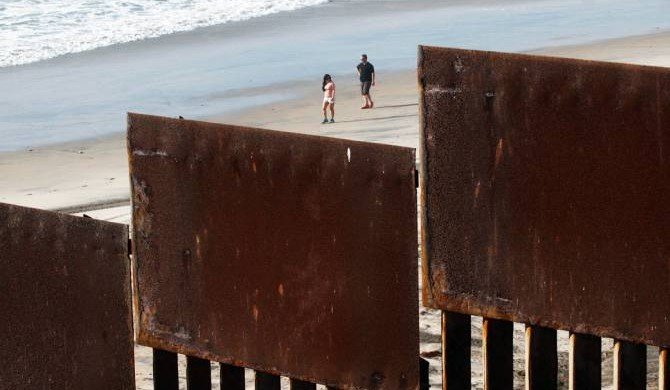 Трамп пригрозил перекрыть границу с Мексикой при отказе демократов поддержать проект стены