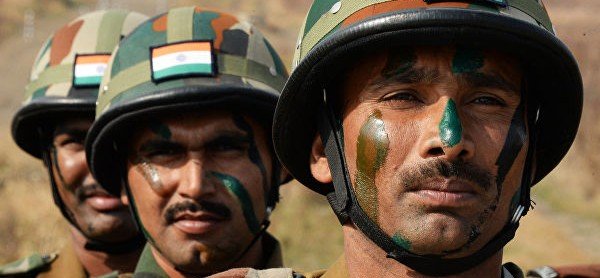 В Индии военные спасли более двух тысяч туристов, застрявших в горах