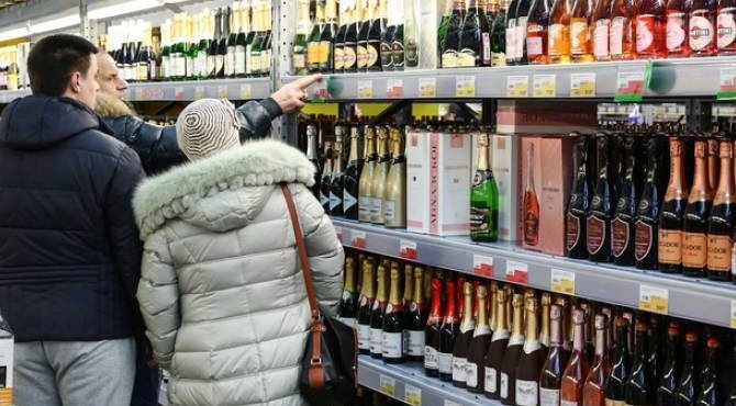 В Москве в новогодние праздники ограничат продажу алкоголя