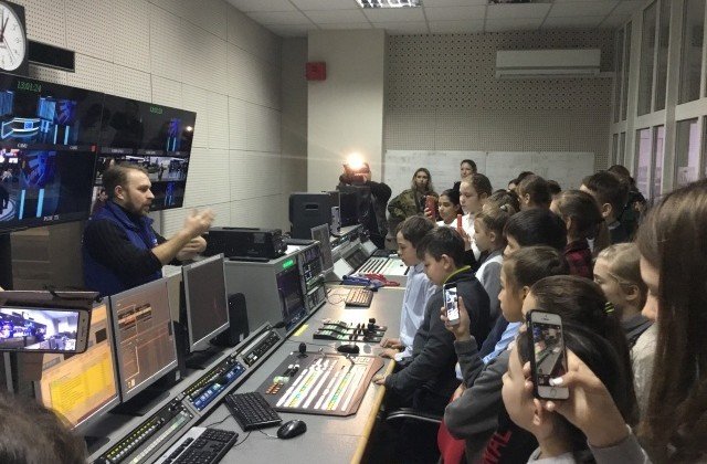 АСТРАХАНЬ. Астраханские школьники увидели телевизионную кухню ГТРК «Лотос»