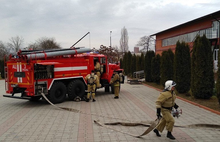 ЧЕЧНЯ. Пожарные провели тренировку в грозненской гимназии