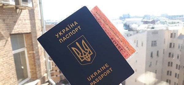Дочь знаменитого шансонье Шарля Азнавура на своей странице в Facebook опубликовала фотографию со своим отцом