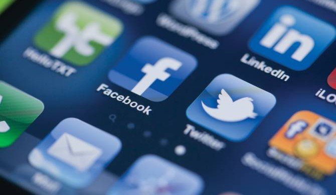 Еврокомиссия призвала Facebook и Twitter усилить борьбу с дезинформацией