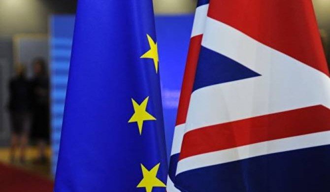 Европарламент призвал Лондон в ближайшие дни прояснить свою позицию по Brexit