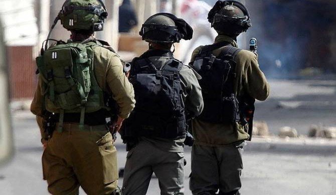 Израильские военные арестовали 16 палестинцев и изъяли оружие на Западном берегу
