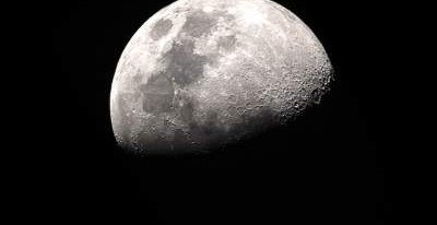 Китайский зонд прислал первые снимки с обратной стороны Луны