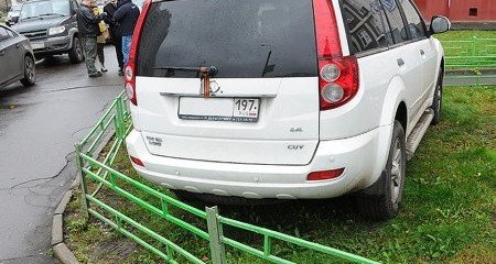 КРЫМ. Руководитель администрации Феодосии объявил кампанию по борьбе с незаконными парковками