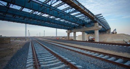 КРЫМ. В Крыму уложили первый километр железной дороги на подходе к Крымскому мосту