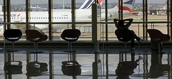Парижский аэропорт частично эвакуировали из-за туфель «модной» журналистки