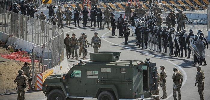 Пентагон до конца сентября продлил охрану армией границы с Мексикой