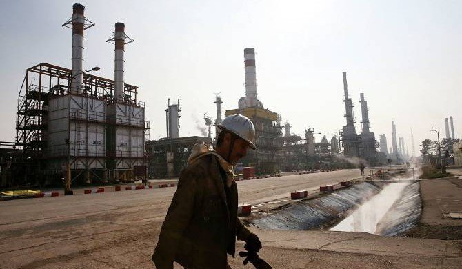 Турция в декабре возобновила закупки иранской нефти, сообщили СМИ