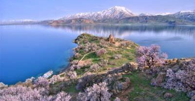 Турецкое озеро скрывало фрагменты древнего храма