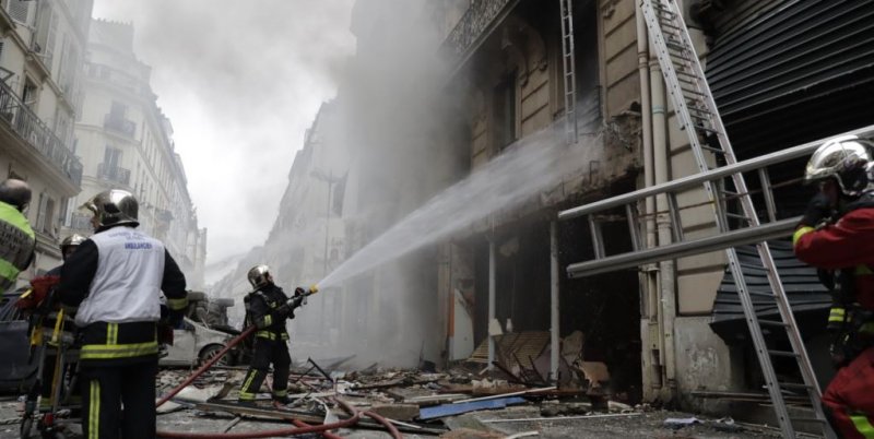 В центре Парижа произошел сильный взрыв, есть пострадавшие