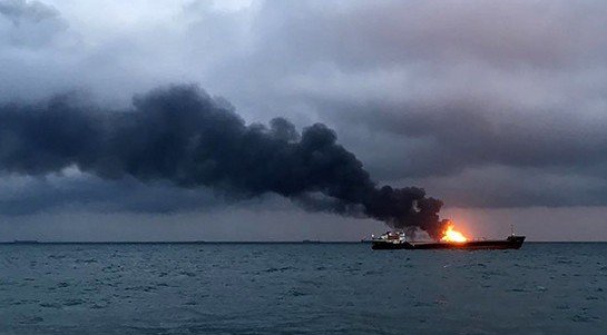 В результате пожара на судах в Черном море погибли 10 человек