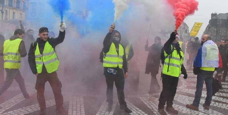 Во Франции вновь растет волна протестов