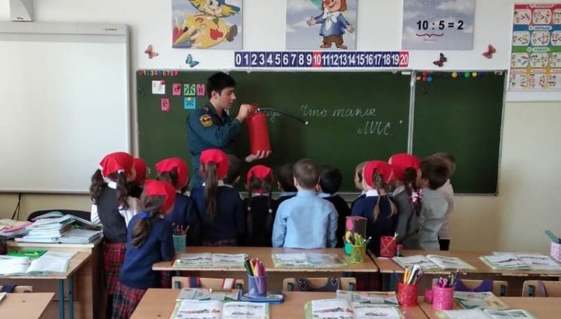 ЧЕЧНЯ. Чеченских школьников научили пользоваться огнетушителями