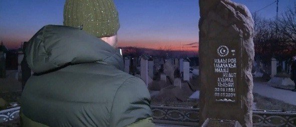 ЧЕЧНЯ. Глава Чечни в Центарое посетил могилы родных и близких