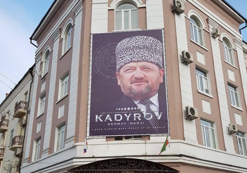 ЧЕЧНЯ. В столице Чечни появился англоязычный портрет Первого Президента ЧР