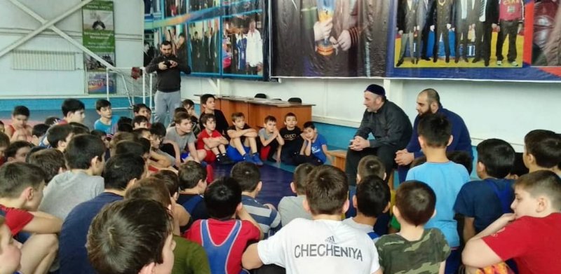 ЧЕЧНЯ. Воспитанникам спортивных школ г. Аргуна рассказали о предписаниях Ислама
