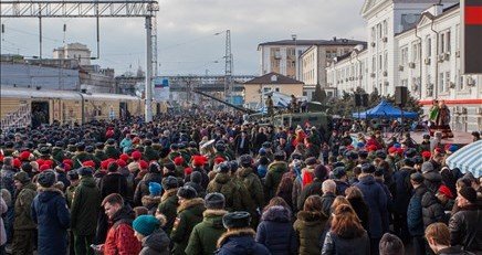 РОСТОВ. В Ростове-на-Дону встретили поезд с военными трофеями из Сирии