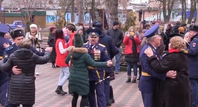 СЕВЕРНАЯ ОСЕТИЯ. Моздокчане станцевали «Случайный вальс»