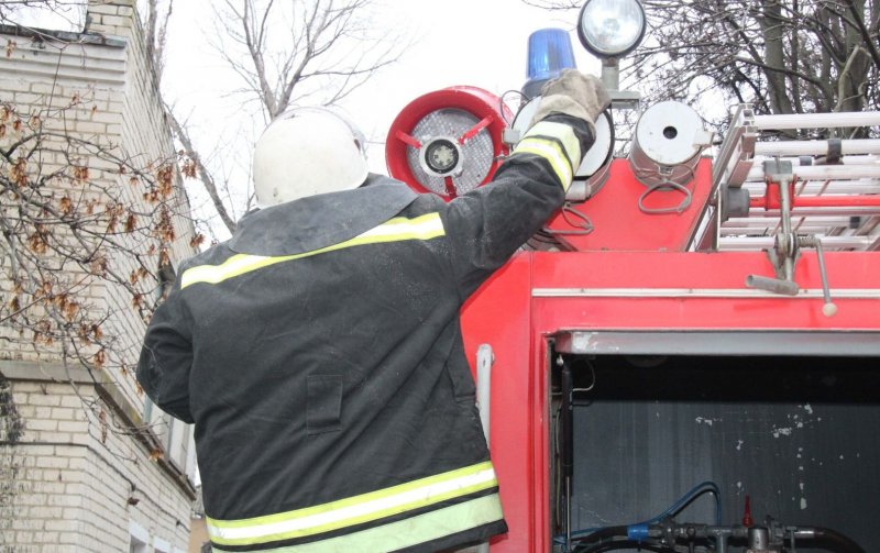 СТАВРОПОЛЬЕ. На Ставрополье пожарные потушили автомобиль, загоревшийся возле газовой трубы