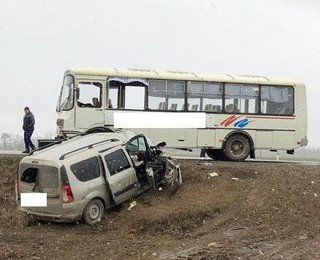 СТАВРОПОЛЬЕ. На Ставрополье в ДТП с автобусом и легковушкой один человек погиб, трое пострадали