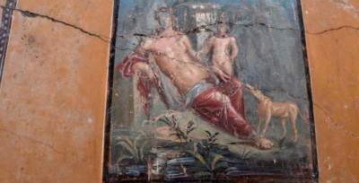 В Помпеях обнаружена фреска с изображением Нарцисса
