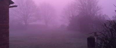 Великобританию накрыл туман необычного цвета