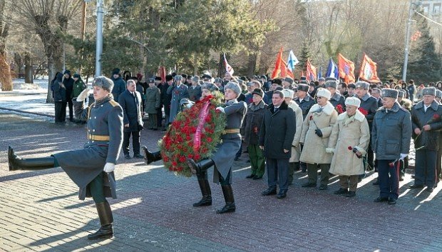 ВОЛГОГРАД. В Волгограде минутой молчания почтили память защитников Отечества