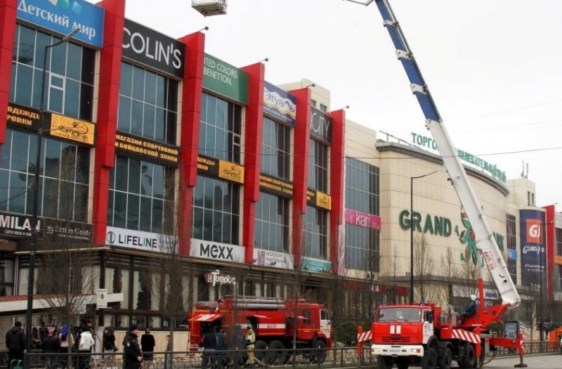 ЧЕЧНЯ. Грозненские пожарные оперативно среагировали на сообщение о задымлении в ТЦ «Гранд парк»