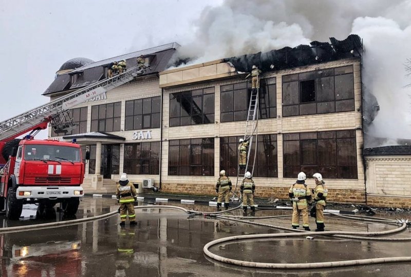 ЧЕЧНЯ. В Грозном произошёл пожар на крыше фитнес-зала