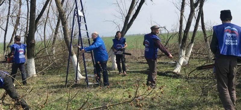 ЧЕЧНЯ. В У -Мартановском районе в рамках проекта «Центр помощи гражданских инициатив» прошел субботник