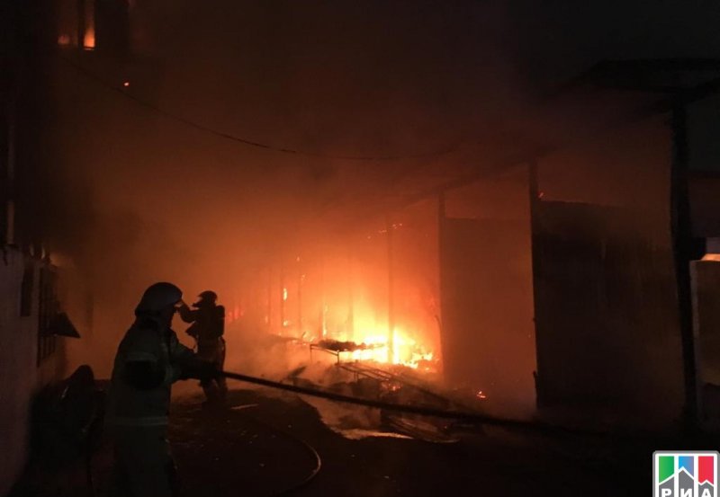 ДАГЕСТАН. Пожар на втором рынке в Дагестане локализован, пострадало около 17 торговых точек