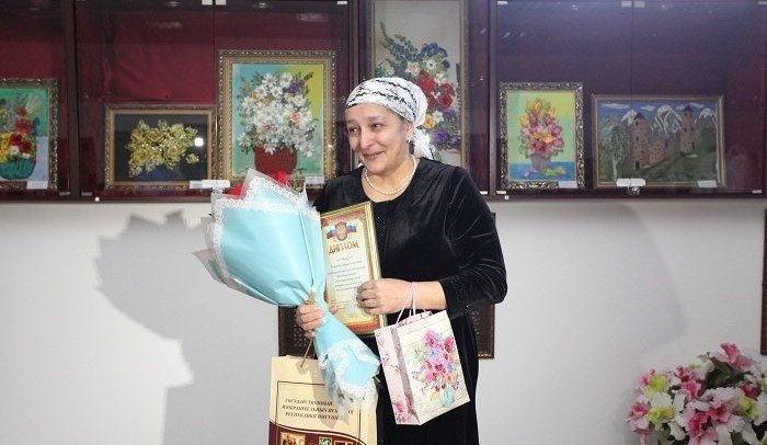 ИНГУШЕТИЯ. В ингушском музее ИЗО открылась выставка Лидии Хамхоевой «Весенний дебют»