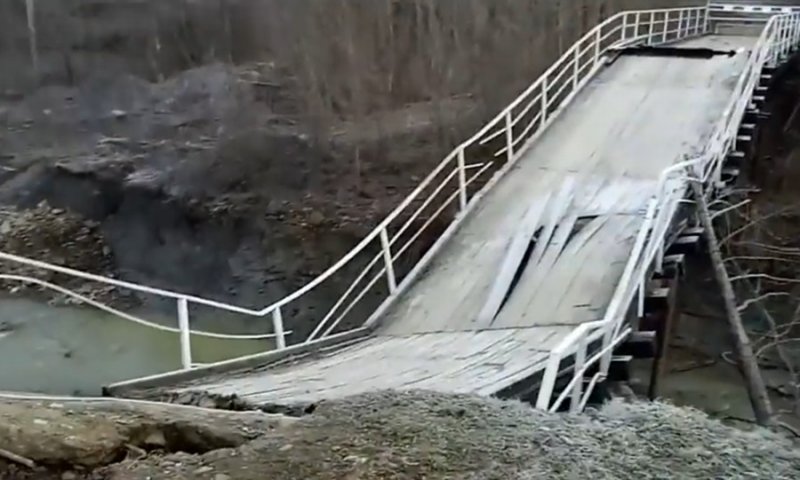 КРАСНОДАР.   В Апшеронском районе обрушился пешеходный мост