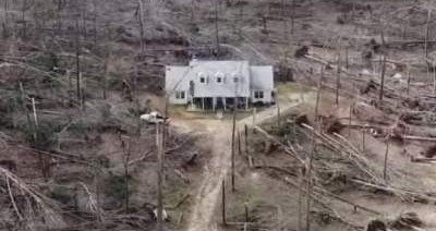 Мощнейший торнадо в США чудом пощадил единственный дом
