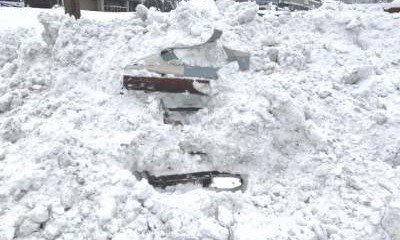 Под снежным завалом в США нашли машину с водителем внутри