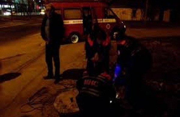 РОСТОВ. Ночью в Ростовской области мужчина провалился в люк
