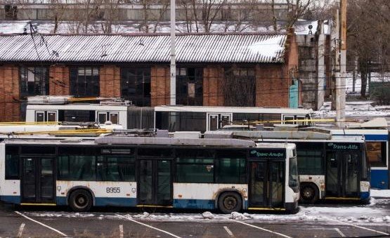 РОСТОВ. Привезенные из Москвы троллейбусы простоят без дела еще как минимум три месяца в Ростове