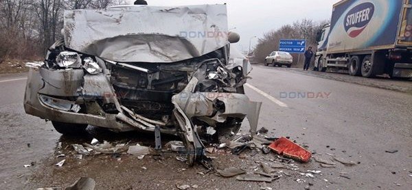 РОСТОВ. В Ростовской области грузовик врезался в легковушку: пострадали двое